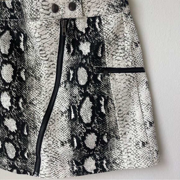 Princess Polly Alita Asymmetrical Snake Skin Print Mini Skirt Size 0 - Picture 6 of 10
